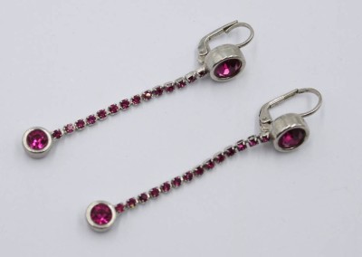 Auktion 368<br>Paar lange Modeschmuck-Ohrhänger, pinke Steine, ca. L-6cm [1]