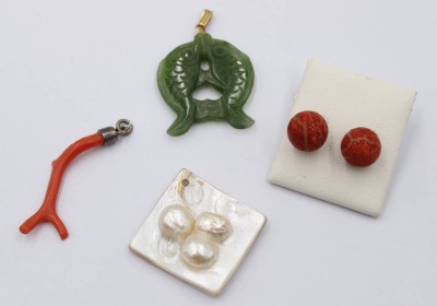 Auktion 368<br>kl. Konvolut, Jade, Koralle und Perle [1]