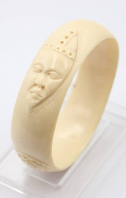 Auktion 368<br>alter Bein-Armreif, Afrika, ca. D-7cm [1]