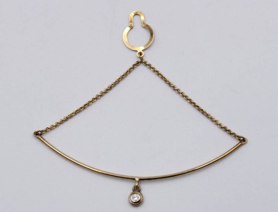 Auktion 368<br>wohl Kravattenhalter o.ä., 925er Silber vergoldet, klarer Stein, 2,6gr., ca. L-7,5cm B-7,5cm [1]