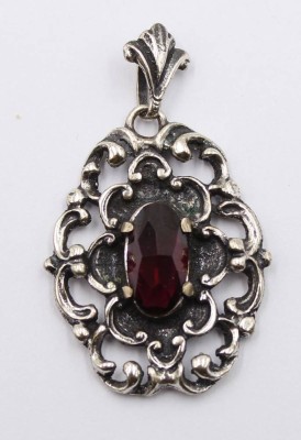 Auktion 368<br>835er Silber-Anhänger, roter Stein, 6,4gr., L-4cm [1]