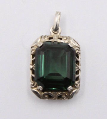 Auktion 368<br>Anhänger mit einem Turmalin ? , Silber getestet, L- 2,5cm 3 gr. [1]