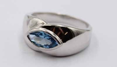 Auktion 368<br>925er Silberring, PE, mit einem blauen Stein, guter Zustand, 5,5 gr. RG 56 [1]