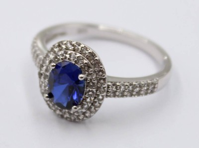 Auktion 368<br>Cocktailring aus 925er Silber mit einem dunklen blauen Stein, 3,4 gr.,  RG 60 [1]