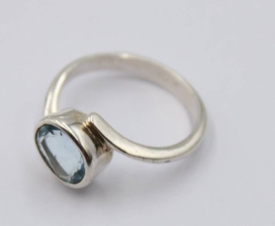 Auktion 368<br>Silberring mit einem ovalen blauen Stein, Silber getestet, 3 gr., RG 55/56 [1]