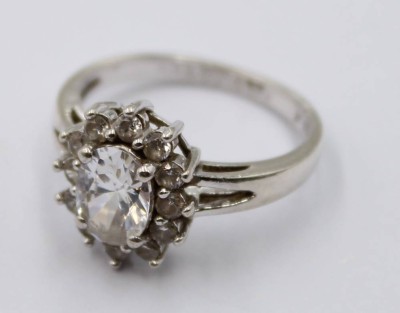 Auktion 368<br>Silberring mit weißen Steinen, 925er Silber, 3,6 gr., RG 53/54 [1]