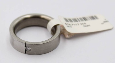 Auktion 368<br>Stahlring mit einem echten Brillant von 0,07ct. W-si, RG 55/56 [1]