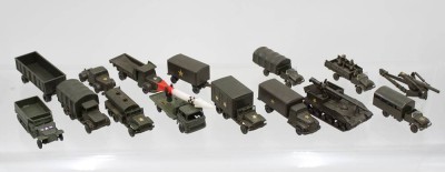 Auktion 368<br>gr. Konvolut div. Militärmodelle, Kunststoff, u.a. einige Wiking [1]