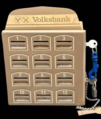 Auktion 368<br>kl. Stahl-Sparklub-Schrank, Volksbank, mit Schlüssel, guter Zustand, H-25 cm, B-19 cm [1]