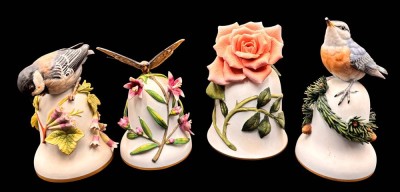 Auktion 368<br>4x gr. Tischglocken, wohl alle Franklin, Vögel einmal Schnabelspitze, 1x Schwanzfedern bestossen, H-ca. 13 cm [1]