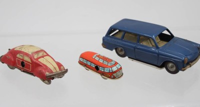 Auktion 368<br>3x div. ältere Blechautos, u.a. Kellermann & Co, je in bespielter Erhaltung, Antriebe defekt, Größter ca. L-12cm [1]