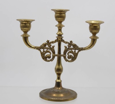 Auktion 368<br>3flammiger Leuchter, Messing, neuzeitl. , ca. H-21,5cm B-21,5cm [1]