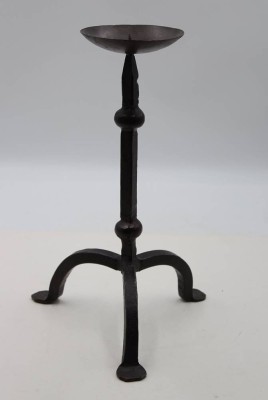 Auktion 368<br>schmiedeeiserner Kerzenständer, ca. H-36,5cm [1]