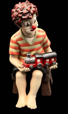 Auktion 368<br>Gilde-sitzender Junge mit Eisenbahn, H-11 cm [1]