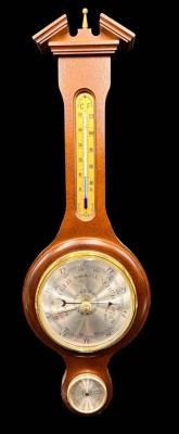 Auktion 368<br>Wand-Wetterstation, Holzgehäuse, H-52 cm [1]