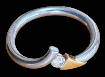 Auktion 369<br>Bicolor Platin-Gold-750- Spannring mit Brillant, RG 56, 5,7 gr [1]