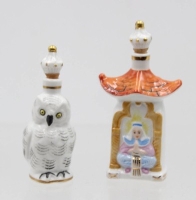 Auktion 368<br>2x figürl. Porzellan-Flacons, ungedeutete Ankermarke, ca. H-8cm [1]