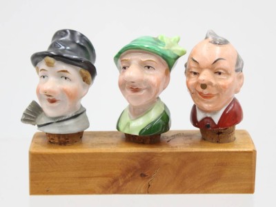 Auktion 368<br>3x div. Scherzkorkenhalter, Porzellan, älter, ca. H-7,5cm [1]