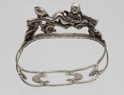 Auktion 368<br>figürlicher Serviettenring, älter, Silber, 15,2gr., ca. H-4,5cm [1]