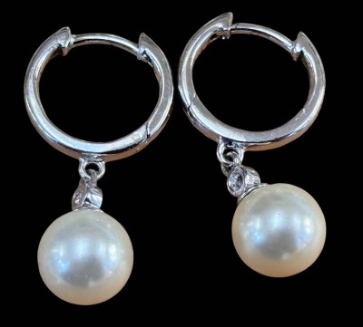 Auktion 368<br>Paar Silber-925- Ohrhänger mit gr. weissen Perlen, H-ca. 3 cm, 6,8  gr [1]