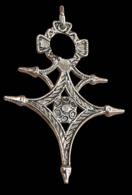 Auktion 368<br>Tuareg Brustkreuz, wohl versilbert, H-7,5 cm [1]