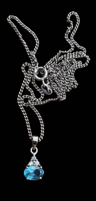 Auktion 368<br>Silber-Halskette, kl. Anhänger mit blauen Stein, 5,2 gr. [1]