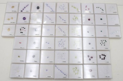 Auktion 368<br>Konvolut div. Schmucksteine, ca. 200 Stück, u.a., Saphire, Rubine, Smaragde etc. [1]