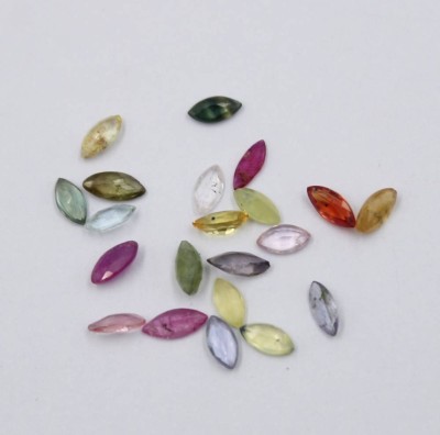 Auktion 368<br>Konvolut div. kl. Smaragde, Saphire, Rhodolit etc., zus., ca. 3,57ct [1]