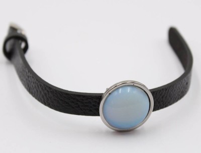 Auktion 368<br>Lederarmband, lt. Einlieferer weisser Opal, ca. L-22,5cm [1]