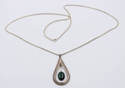 Auktion 368<br>gr. Anhänger mit Malachit an Kette, Silber, ca. L-70cm, Anh. 5,5cm, 13,7gr. [1]