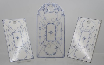 Auktion 368<br>3x div. Frühstücksbrettchen, Strohblume, 1x Villeroy & Boch, ca. 26 x 13cm u. 20 x 11cm [1]