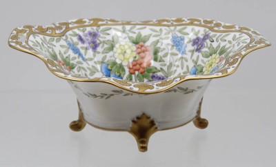 Auktion 368<br>schöne Schale, Wien, um 1900, florales Dekor, ca. H-9cm B-23,5cm T-20cm [1]