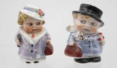 Auktion 368<br>Paar Vintage-Salz- und Pfefferstreuer aus Porzellan, älter [1]