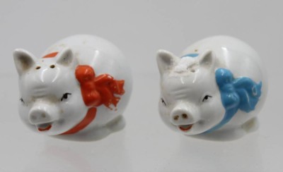 Auktion 368<br>Paar figürliche Streuer, Schweinchen, älter, ca. H-5cm [1]