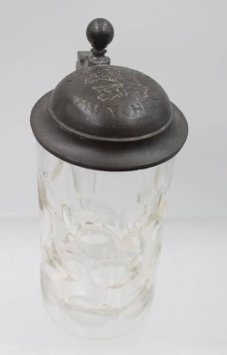 Auktion 368<br>Bierhumpen, Glas, Zinndeckel, Löwenbräu München, ca. H-20cm [1]