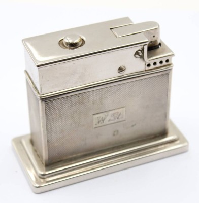 Auktion 368<br>gr. Tischfeuerzeug, 835er Silber, Ziermonogramm, ca. 7 x 9cm, kompl. ca. 218,2gr. [1]