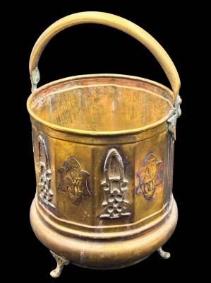 Auktion 368<br>gr. alter Kupfereimer und Messing Flaschenkühler, beide Gebrauchsspuren, wohl als Blumenübertöpfe benutzt, H-46 cm (mit Henkel) und 25 cm [1]