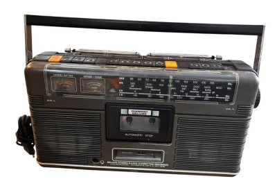 Auktion 368<br>gr. Diamant de Luxe Radiorekorder, optisch gut erhalten, Radio läuft, Tape nicht getestet, H-30 cm, L-41 cm [1]