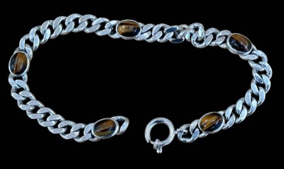 Auktion 368<br>Armband mit Tigerauge, Silber, L.19cm, 17,6 g. [1]