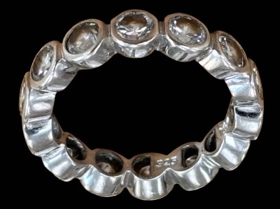 Auktion 368<br>TC Ring aus 925er Silber, besetzt mit klaren Steinen, RW 56, 7,4 g. [1]