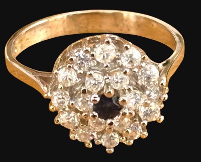 Auktion 368<br>925er Silberring mit blauen Safir als Centerstein, umringt von  Zirkonen ,  RW 53, 2,4 g. [1]