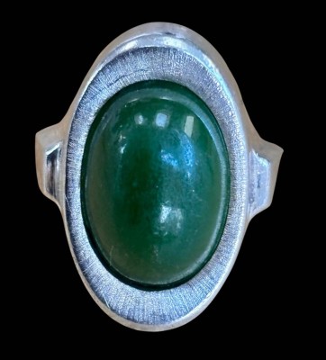 Auktion 368<br>Jade Ring, 835er Silber, Schiene offen, RW 50, 9.8 gr [1]