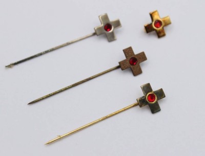 Auktion 368<br>3x Nadeln und ein Anstecker, Rotes Kreuz, 2x Silber 935er [1]
