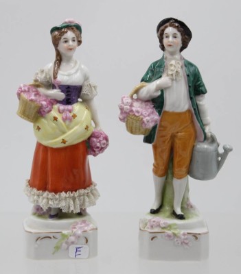 Auktion 368<br>Figurenpaar, Scheibe Alsbach, älter, Gärtnerfiguren, bei Damen die Spitze bestossen, ca. H-14,5cm [1]