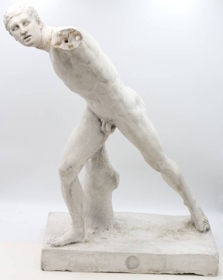 Auktion 368<br>gr. Gipsabguss des Borghesischen Fechters, Arme fehlen, 1x Fuss beschädigt, ca. H-66,5cm B-ca. 51cm T-28,5cm, kein Postversand möglich! [1]