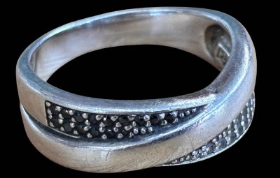 Auktion 368<br>TC Ring aus 925er Silber, weiße und schwarze Steine, RW 62, 6,2 gr. [1]