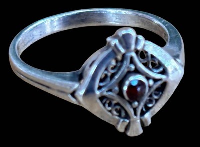 Auktion 368<br>835er Silberring mit Granat, antik, RW 53,4,2 gr. [1]