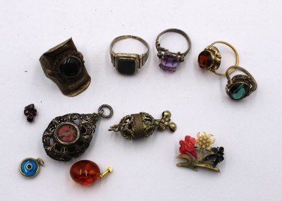 Auktion 368<br>Konvolut  zum Teil alter Schmuck, u.a. Silber, Alters-u. Tragespuren [1]