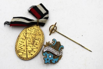 Auktion 368<br>3tlg Konvolut, Kyffhäuser-Medaille, Nadel und Abzeichen Gesangsverein [1]