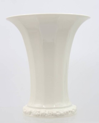 Auktion 368<br>Kratervase, Rosenthal, Maria, Weißporzellan, ca. H-21cm [1]